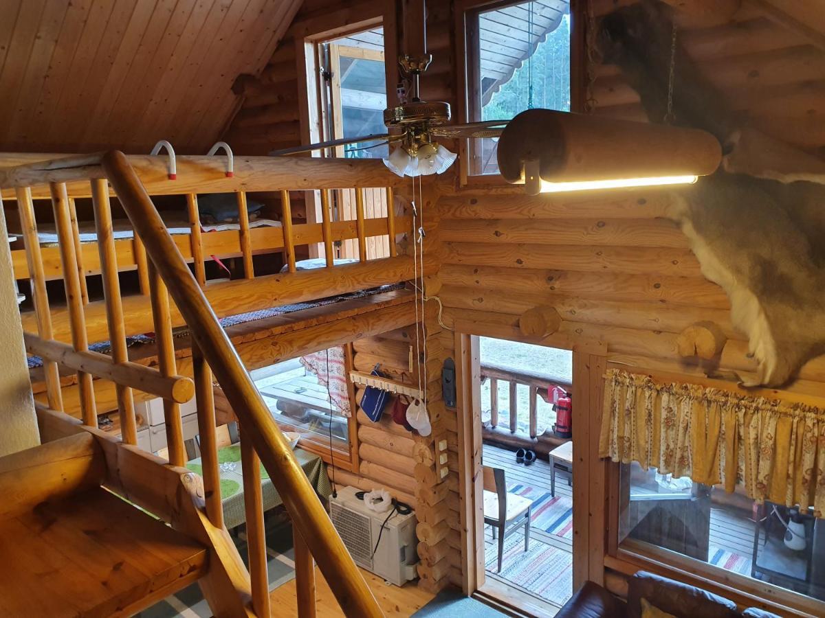 Viihtyisae Hirsimoekki Jaerven Rannalla Siikainen Esterno foto