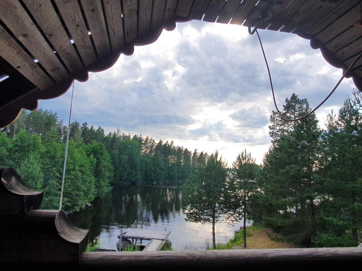 Viihtyisae Hirsimoekki Jaerven Rannalla Siikainen Esterno foto