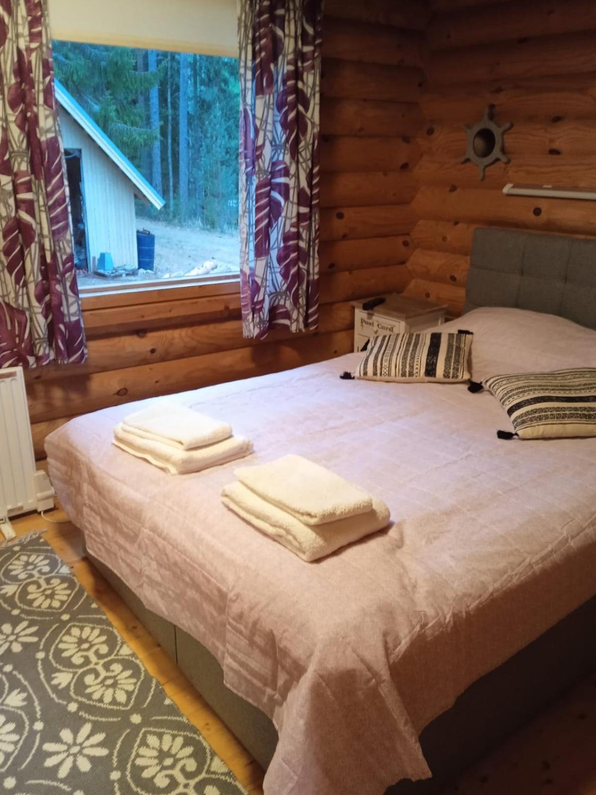 Viihtyisae Hirsimoekki Jaerven Rannalla Siikainen Esterno foto