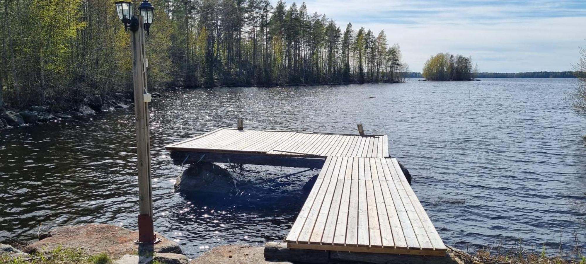Viihtyisae Hirsimoekki Jaerven Rannalla Siikainen Esterno foto